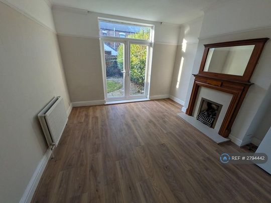 3 bedroom semi-detached house to rent - Photo 1