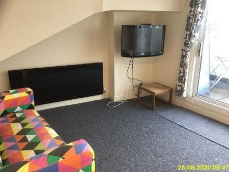 3 bedroom apartment to rent - Photo 2