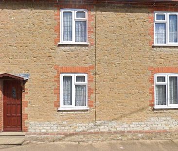 High Street, Harrold MK43, London - Photo 3