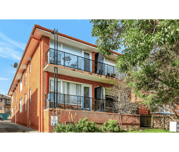 Top Floor Spacious Apartment - Photo 3