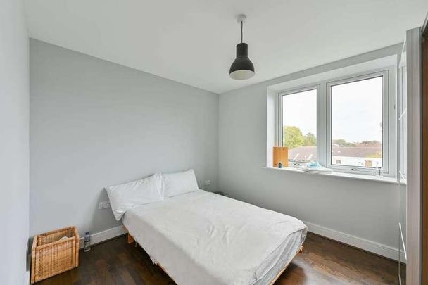 Barnes House, Roehampton, SW15 - Photo 1