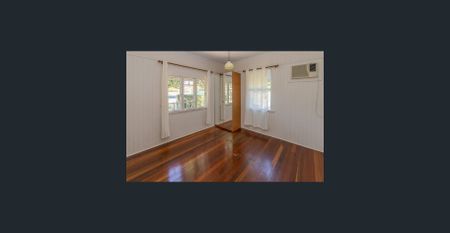 Charming Queenslander – 2 Bedroom + Sleepout - Photo 3