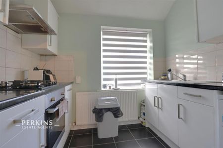 3 bedroom flat to rent - Photo 4