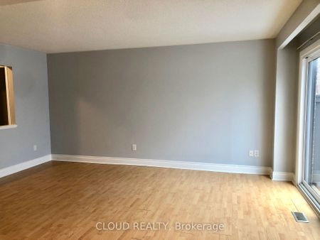 Condo Townhouse For Lease | W8135980 - Photo 2