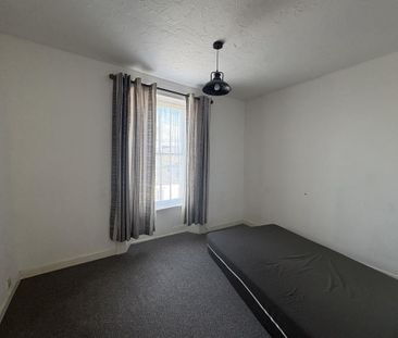 2 bedroom maisonette to rent - Photo 2