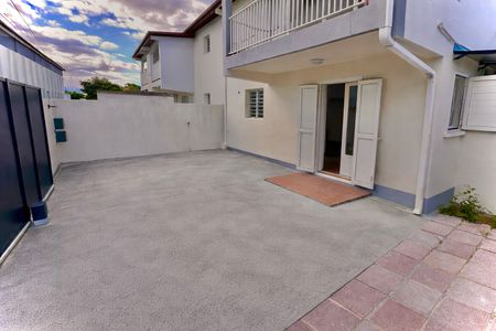 Location Appartement 4 pièces 70m² ST ANDRE 97440 - Photo 2