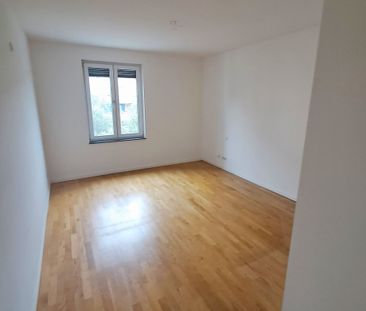 Großzügige 3-Zimmer-Wohnung im Erdgeschoss mit Terrasse und zwei Bäder - Photo 3