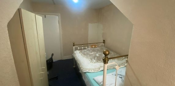 Room in a Shared Flat, Whipps Cross Road, E11 - Photo 2