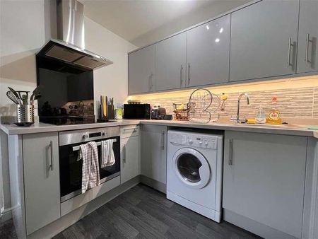 Cricklade Road, Swindon, SN2 - Photo 3