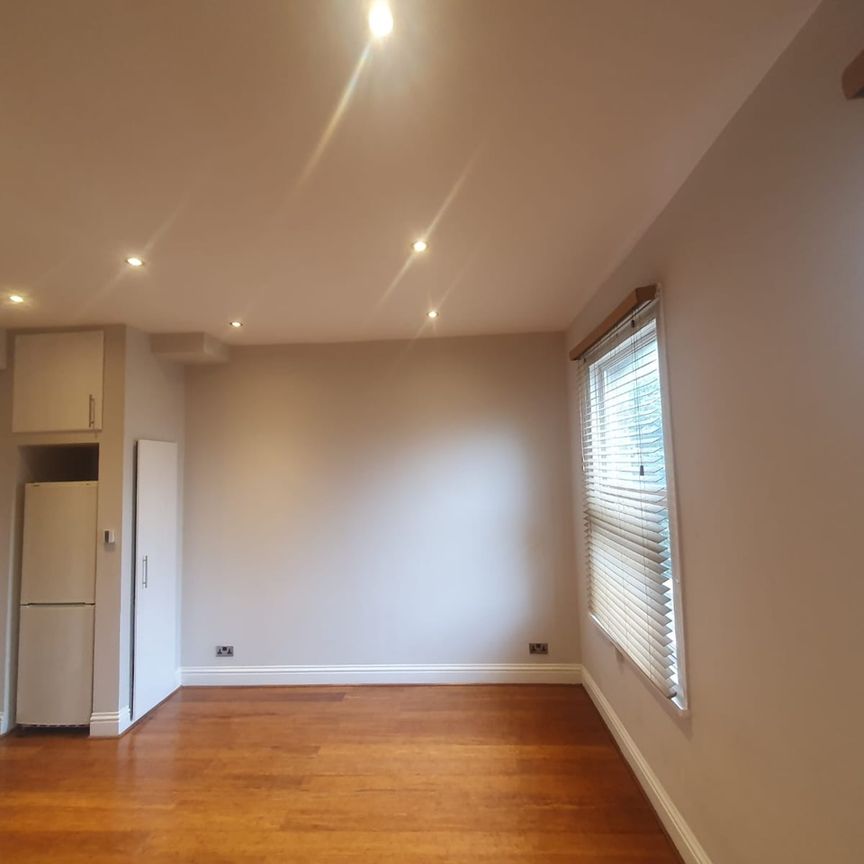 1 Bed Flat, Merton High Street, SW19 - Photo 1
