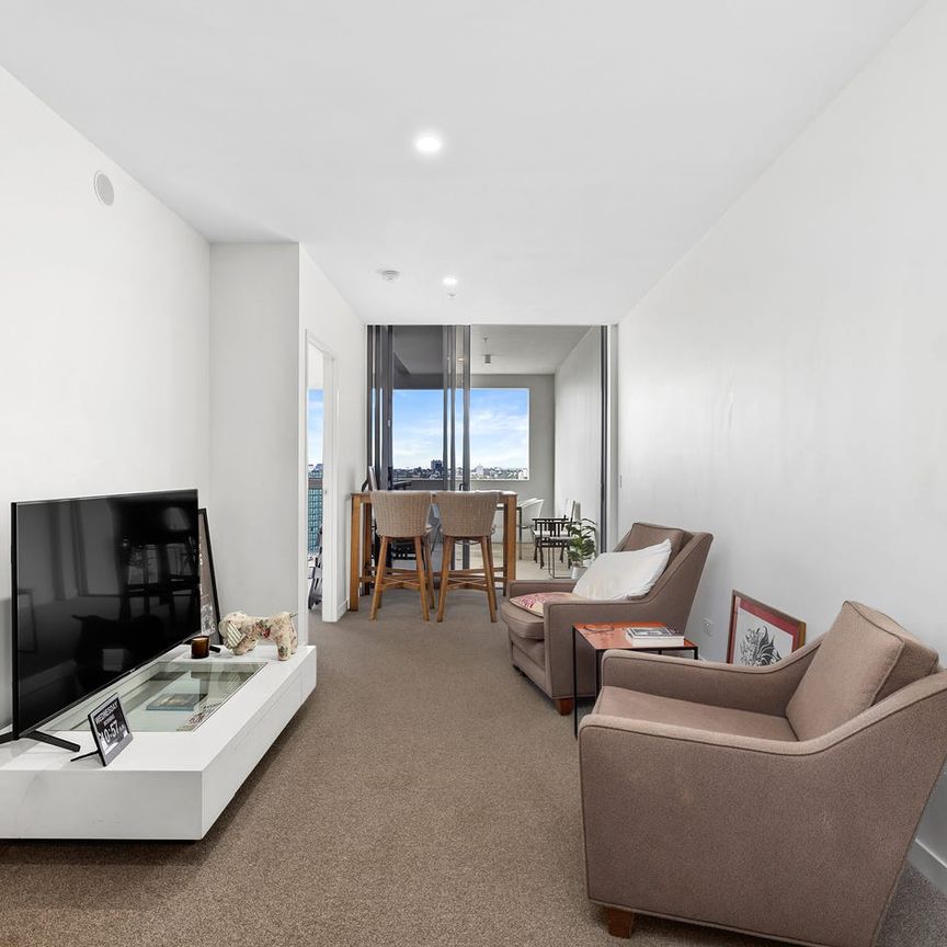 Stunning River & City View Apartment - A Must-See! - Photo 1