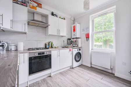 4 bedroom flat to rent - Photo 3