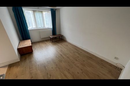 1 Bed Flat, Armoury Road, SE8 - Photo 3