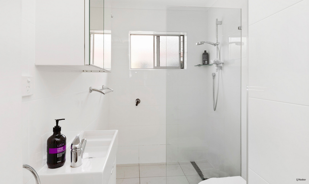 Central Surfers Paradise � Fully Furnished 2-Bedroom Unit - Photo 1