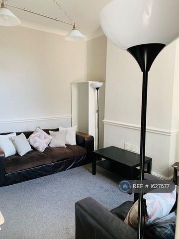 1 bedroom in a house share to rent - Photo 3