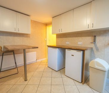 2 Bedroom Flat To Let - HP13 - Photo 6