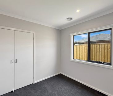 13 Salters Street, Thornhill Park, Vic 3335 - Photo 6