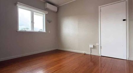 Classic 2-Bedroom Home in Central Papatoetoe - Photo 2