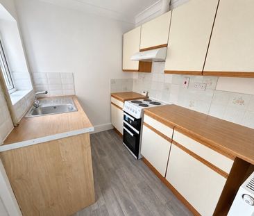 Two Bedroom House To Let in Lacey Street - Photo 4