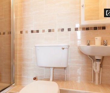 Practical studio flat to rent in Rathgar, Dublin - Photo 6