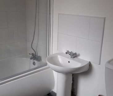2 bedroom end of terrace house to rent - Photo 4