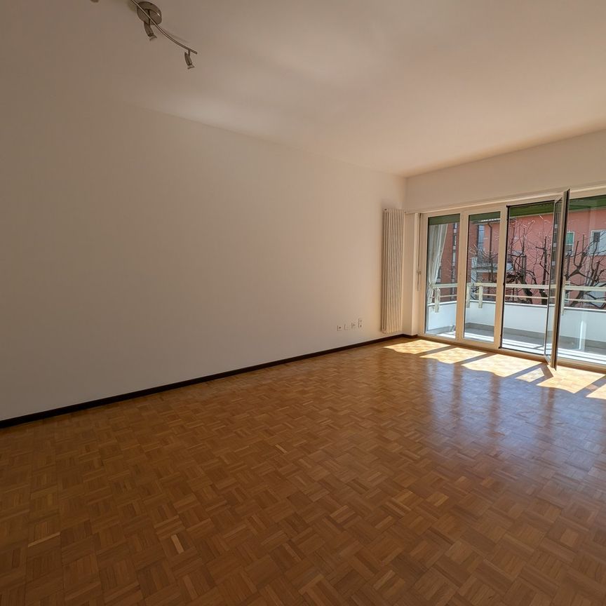 Ristrutturato e molto accogliente con balcone in centro Lugano - Foto 1