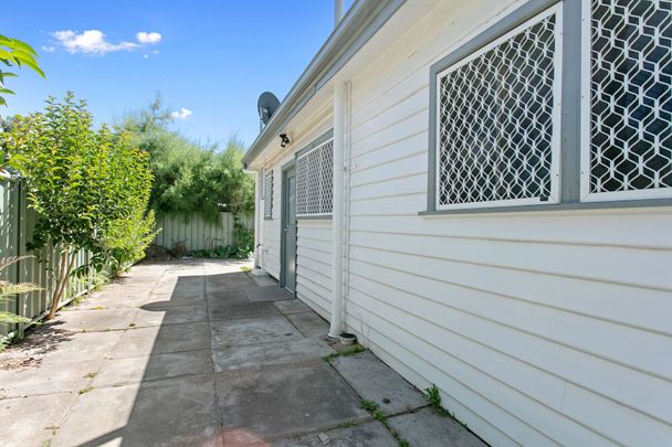 6 Carpenter Street, Kangaroo Flat - Photo 1