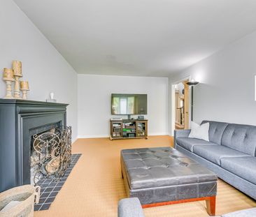 For Lease - 524 Blenheim Crescent, Oakville, Ontario - Photo 2
