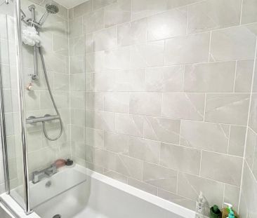 1 bedroom in a flat share to rent - Photo 4