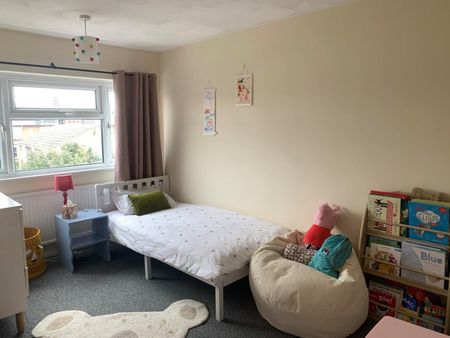 4 bedroom House To Let - Photo 4