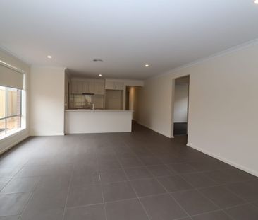 17 Valere Street, Mickleham, Vic 3064 - Photo 4