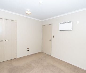 Charming 2BR Unit in Enderley! - Photo 4