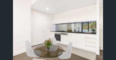 Beautiful Two-Bedroom Apartment in Sought-After Waterside Complex - Photo 3