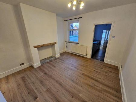2 bedroom terraced house to rent - Photo 4