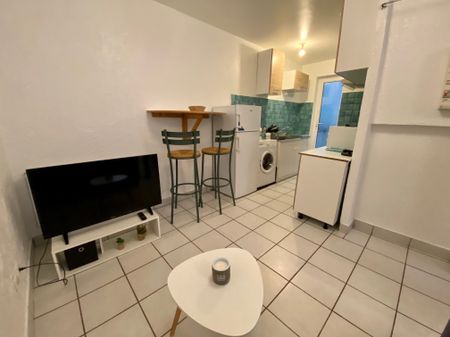 T1 SUR COUR 33 M2 SECTEUR LES CARMES - Photo 2