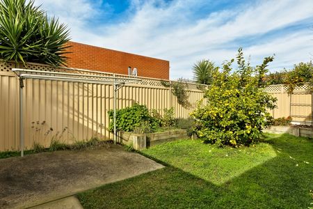 18 Sun Place, Albury NSW 2640 - House For Rent | Domain - Photo 2