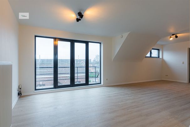 Het appartement werd eind 2024 volledig gerenoveerd. Het EPC dateert van september 2024 maar door het plaatsen van een nieuwe condensatieketel begin 2025 zal de waarde en het label nog beter zijn. - Photo 1