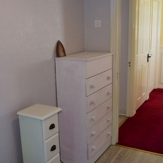 Great room in 3-bedroom apartment in Tallaght, Dublin - Photo 1