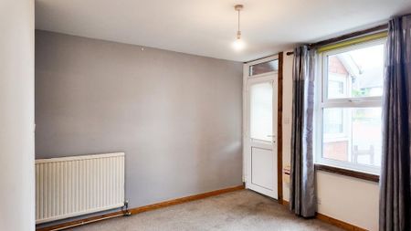 2 bedroom terraced house to rent - Photo 4