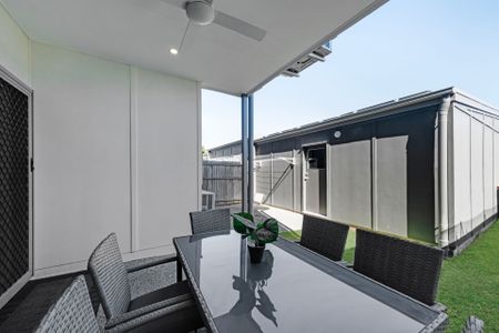 Modern Living in the Hearth of Mango Hill - Photo 5