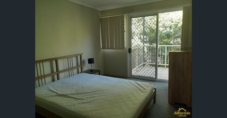 One bedroom air conditioned apartment in Annerley - Photo 5