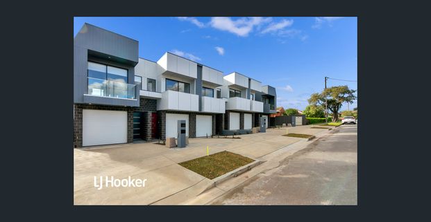 TRENDY TOWNHOUSE!!! READY TO MOVE IN!! - Photo 1