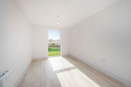 3 bedroom apartment to rent - Photo 4