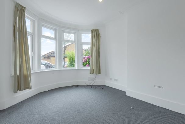 Higham Station Avenue, Chingford, E4, London - Photo 1