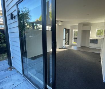 Stylish 1 bedroom house - Photo 1