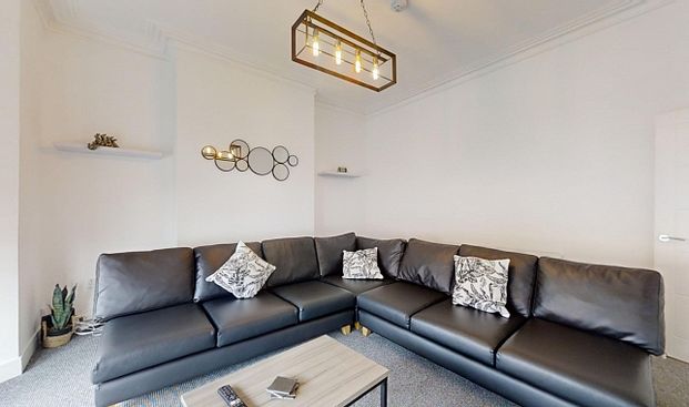 Spacious 6-Bedroom, 4-Bathroom Property Near Hallam University - Photo 1