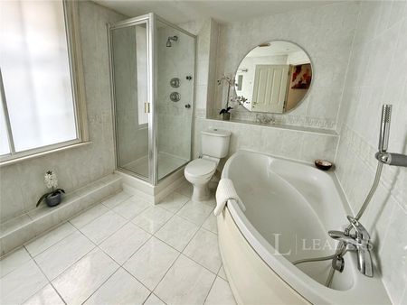 1 bedroom apartment to rent Provincial House, 84 Canute Road, Southampton, SO14 - Photo 3