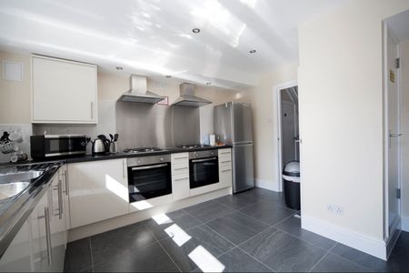 Room in a Shared House, Mulberry Way, IG6 - Photo 3