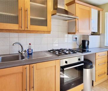 Buckingham Avenue, Perivale, Greenford, Middlesex, UB6 7RD - Photo 2