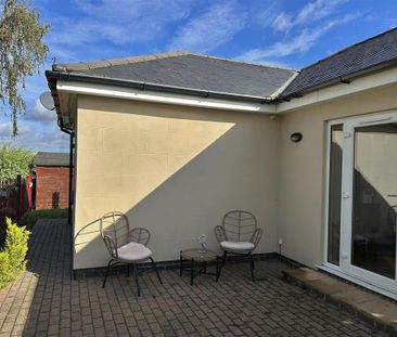 3 bedroom detached bungalow to rent - Photo 2